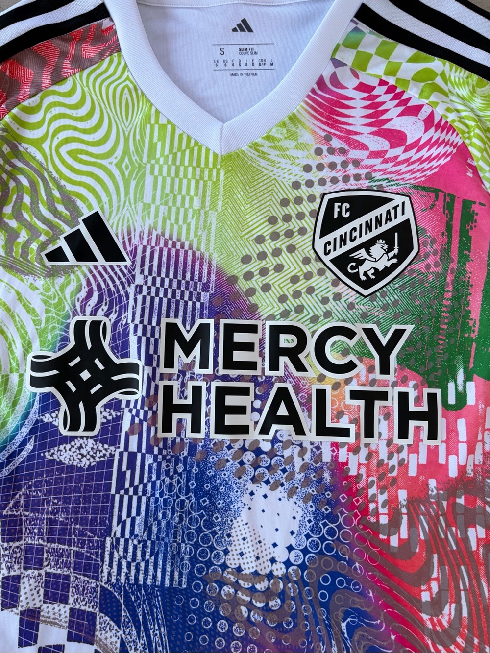 Adidas FC Cincinnati Pride Prematch Jersey Men’s S Love Unites MLS - Picture 5 of 7